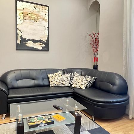 Apartment Lesya Kurbasa Lviv Bagian luar foto