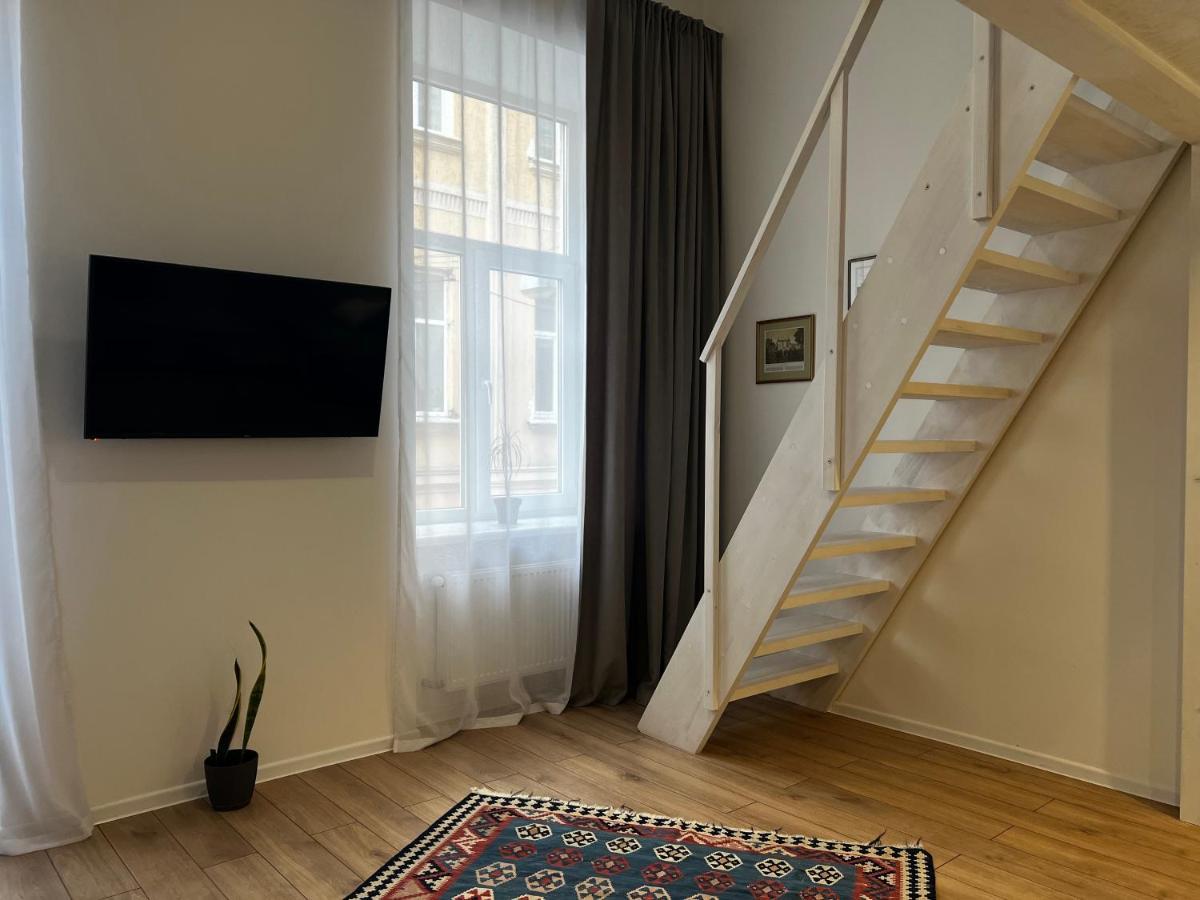 Apartment Lesya Kurbasa Lviv Bagian luar foto