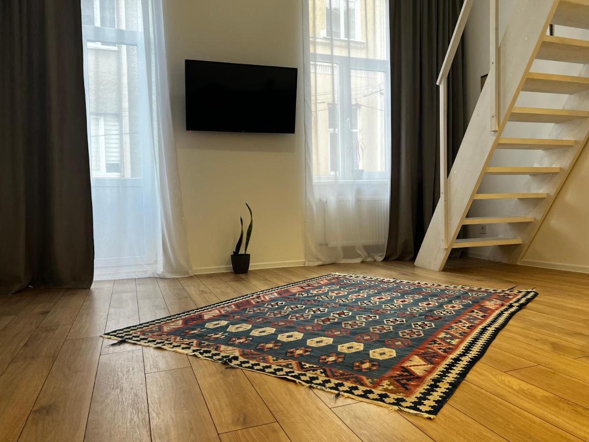 Apartment Lesya Kurbasa Lviv Bagian luar foto