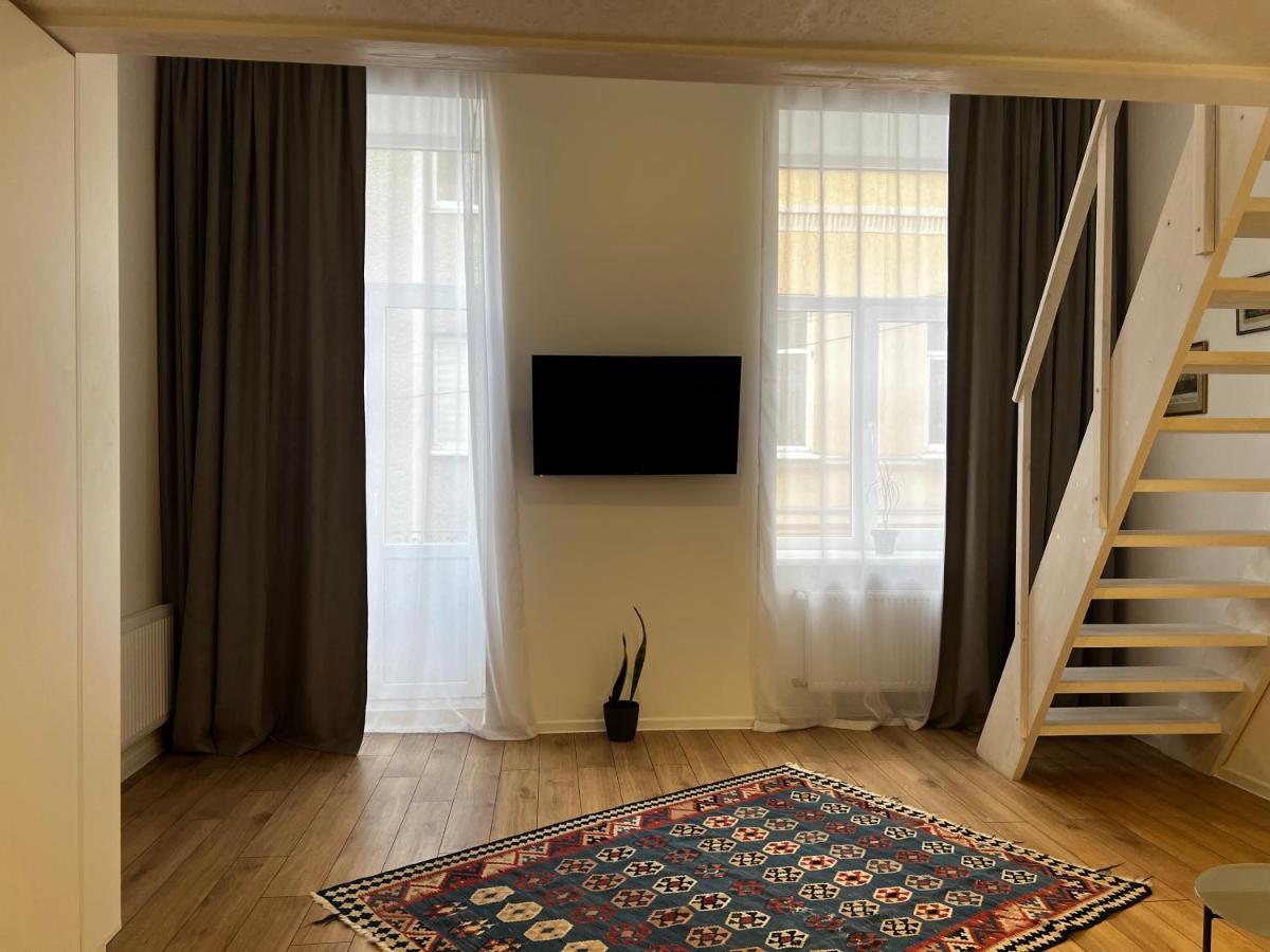 Apartment Lesya Kurbasa Lviv Bagian luar foto